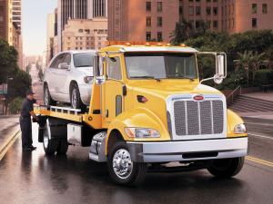 Peterbilt 335 4x2 Tow Truck 2007 года